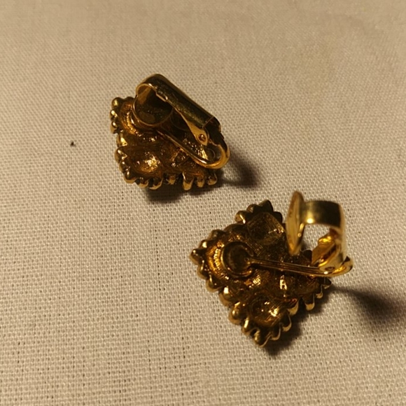 Avon CLIP Earrings Gold Tone w/Pearls - Picture 2 of 4